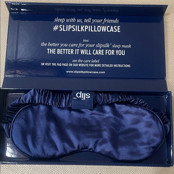 Slip Navy Silk Sleep Mask - Picture 2 of 3
